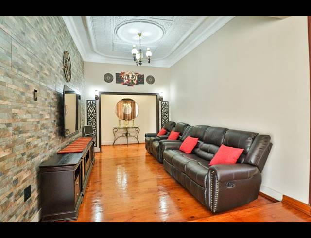 4 BEDROOM HOUSE FOR SALE IN KENSINGTON